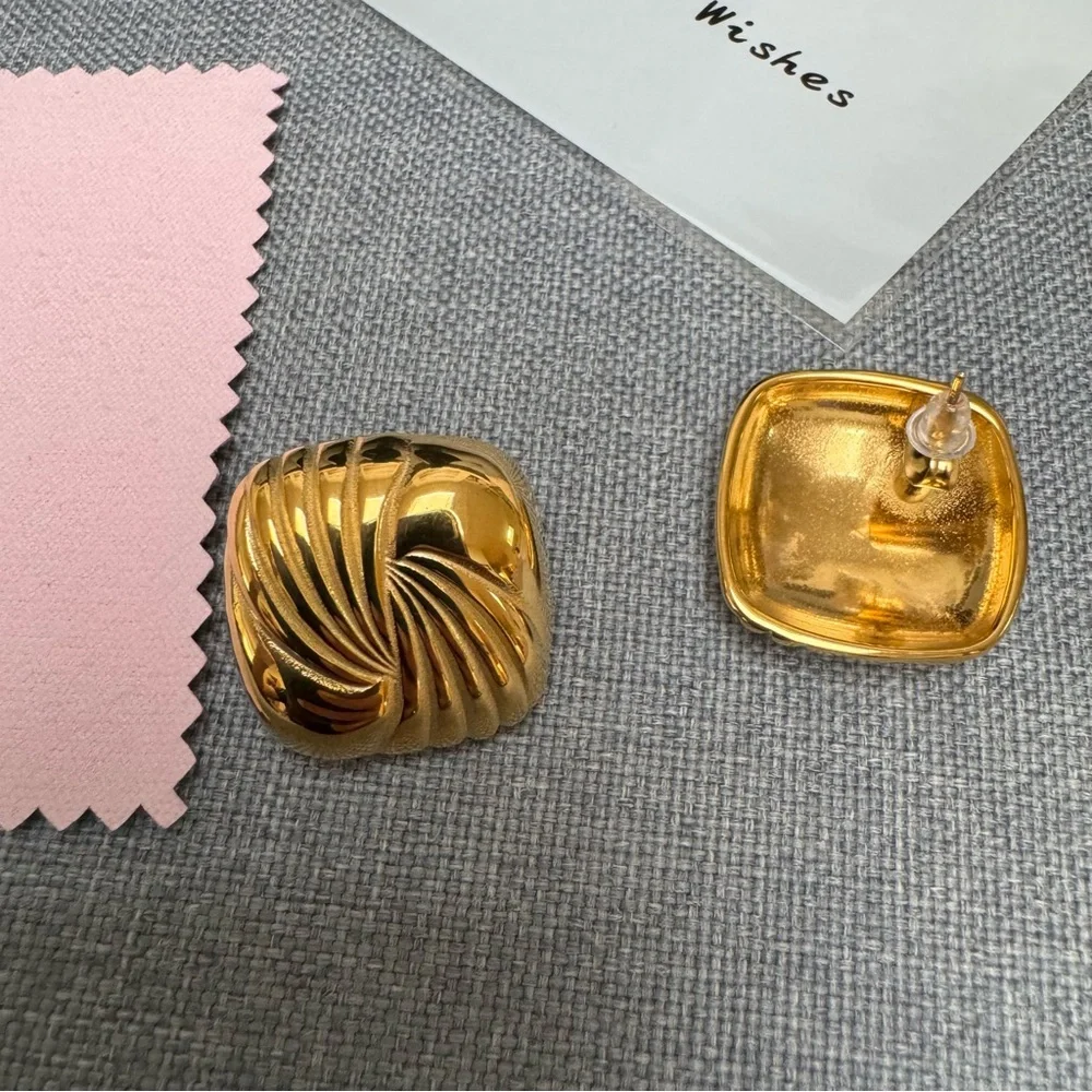 ✨🆕CLARA Gold Earrings | Stainless Steel 18K PVD Gold✨ - Picture 8 of 17